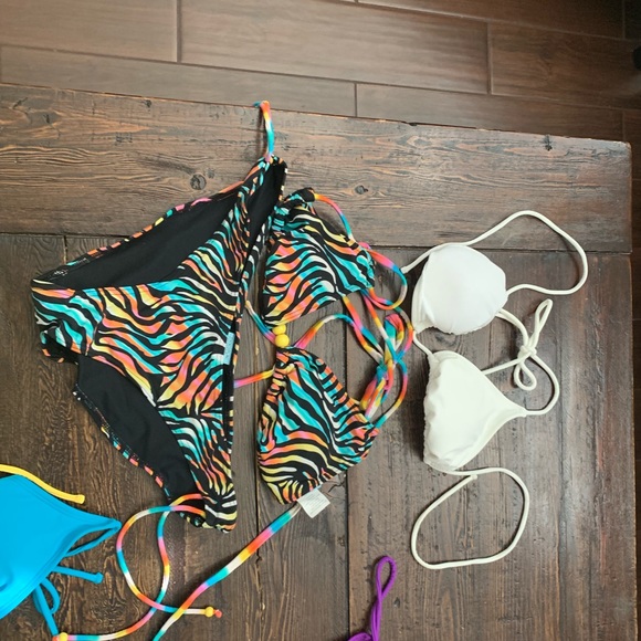 Bathing suits - Picture 7 of 7